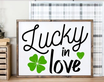 Saint Patricks Day SVG bestand knippen. klaver shirt ontwerpen, klaver vector clipart, Lucky in love PNG, Cricut Silhouette gesneden bestanden, Paddys dag,