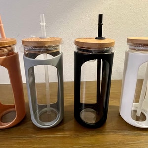 Glass tumbler 20 oz. w/ silicone sleeve and bamboo lid