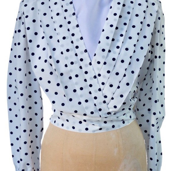 REDUCEDPolka dot, jaren 1980 blouse, top, schoudervullingen, faux shirt, jaren 80, power dressing, geplooid, knop omhoog, witte trims, shell knopen