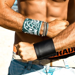 Cartera de cuero vegano, cartera de puño de cuero sintético negro hecha a mano para hombre, CARTERA DE MUÑECA, brazalete de pulsera unisex, accesorios de viaje.