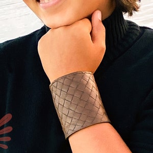 Portefeuille en cuir marron pour homme, portefeuille de poignet, portefeuille pour femme, portefeuille de cheville, équipement de festival, portefeuille de voyage, manchette en simili cuir, cadeau unique