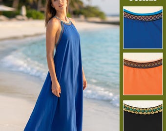 Abito lungo con scollo all'americana e schiena scoperta, in cotone stile boho, con finiture etniche.