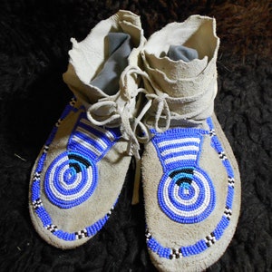 Moccasins with Keyhole beadwork design