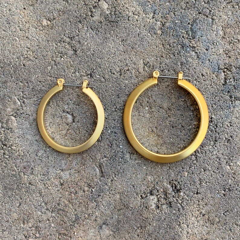 Tapered Matte Gold Hoop Earrings Lightweight Gold Hoops Etsy 日本