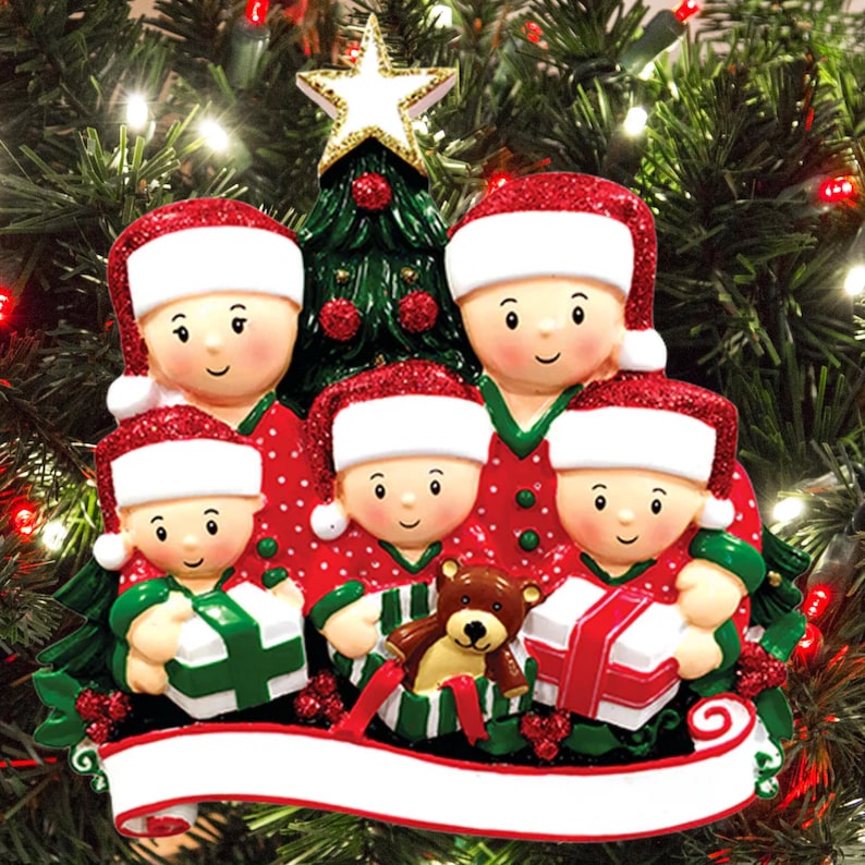 Christmas Decoration, Personalised Family Christmas Ornament for couples and families with 1,2, 3, 4 kids. Xmas 2026 Keepsake 画像 6