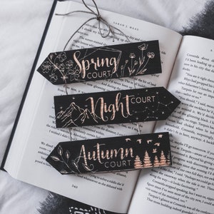 ACOMAF Insegne in legno, incise al laser, ispirate alla Corte di primavera, Corte di notte, Corte d'autunno, fatte a mano