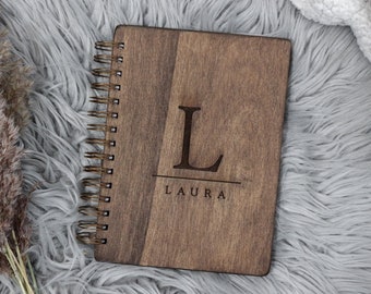 Cuaderno de madera - Personalizado: Nombre e inicial | Hecho a mano y grabado a láser | Tamaño A5