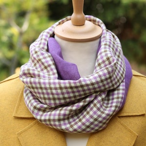 Charming women&#39;s checkered neckerchief made of linen and wool