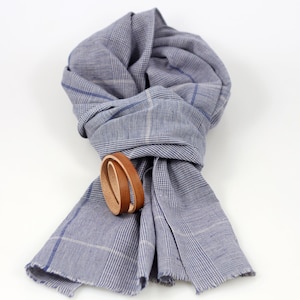 Men&#39;s Elegant Blue Linen Scarf with Leather Strap