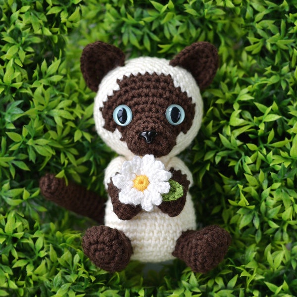Siamese Cat crochet pattern, amigurumi toy sieamese kitten tutorial, DIY crochet gift for pet moms, DIY stuffed siamese cat for kids