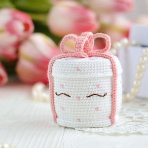 Gehäkelte Geschenkbox Anleitung, DIY häkeln Minigeschenk, Valentinstag Geschenkbox, Amigurumi für Liebhaber