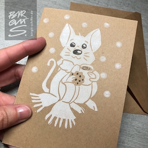 Weihnachtsmaus mit Tee und Keks im Schnee! – limitierte handgedruckte Weihnachtskarte mit Umschlag
