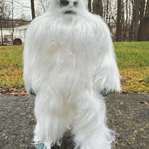 Realistic Yeti Bigfoot Collectible Figure (Abominable Snowman)
