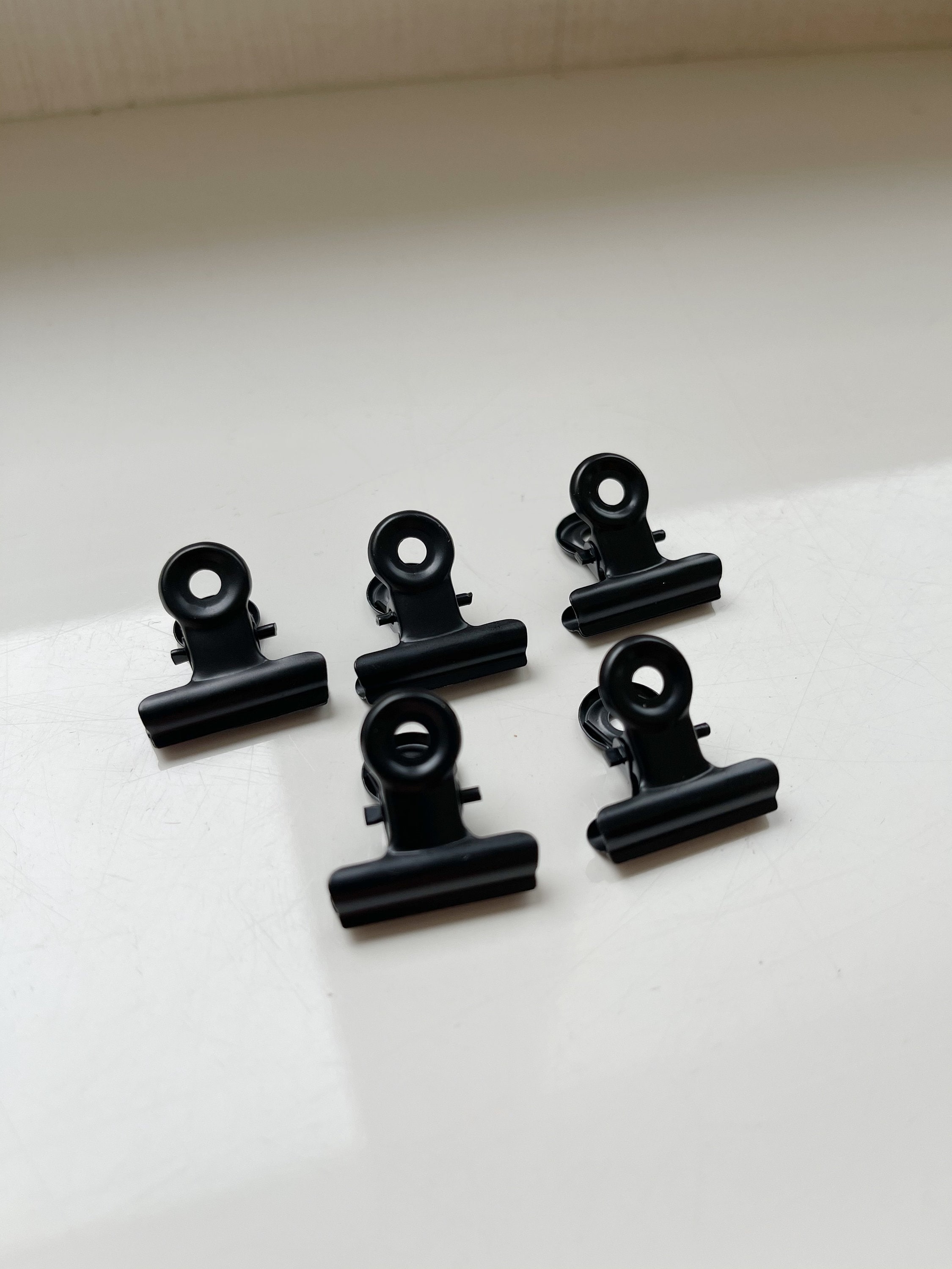 20 PCS Metal Black Clips, Black Metal Binder Clips, Wire Wall Grid, Dark Photo Mesh Memo Board