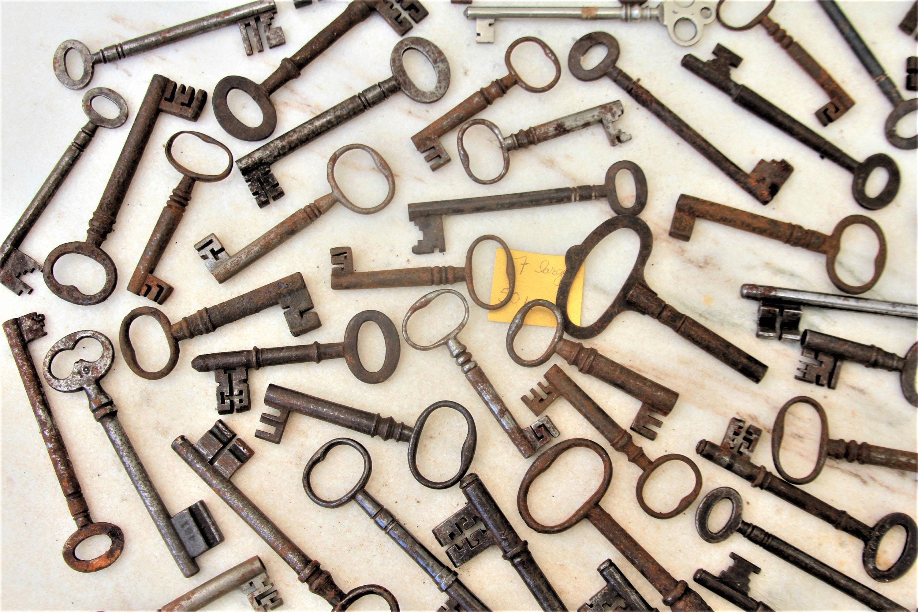 50 Small to Medium Sized Keys Mainly English Antique & Vintage - Ref 7 ...