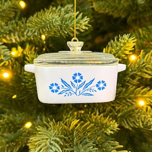 Cornflower Casserole Ornament – Corning Ware–Inspired Miniature Retro Dish for Collectors