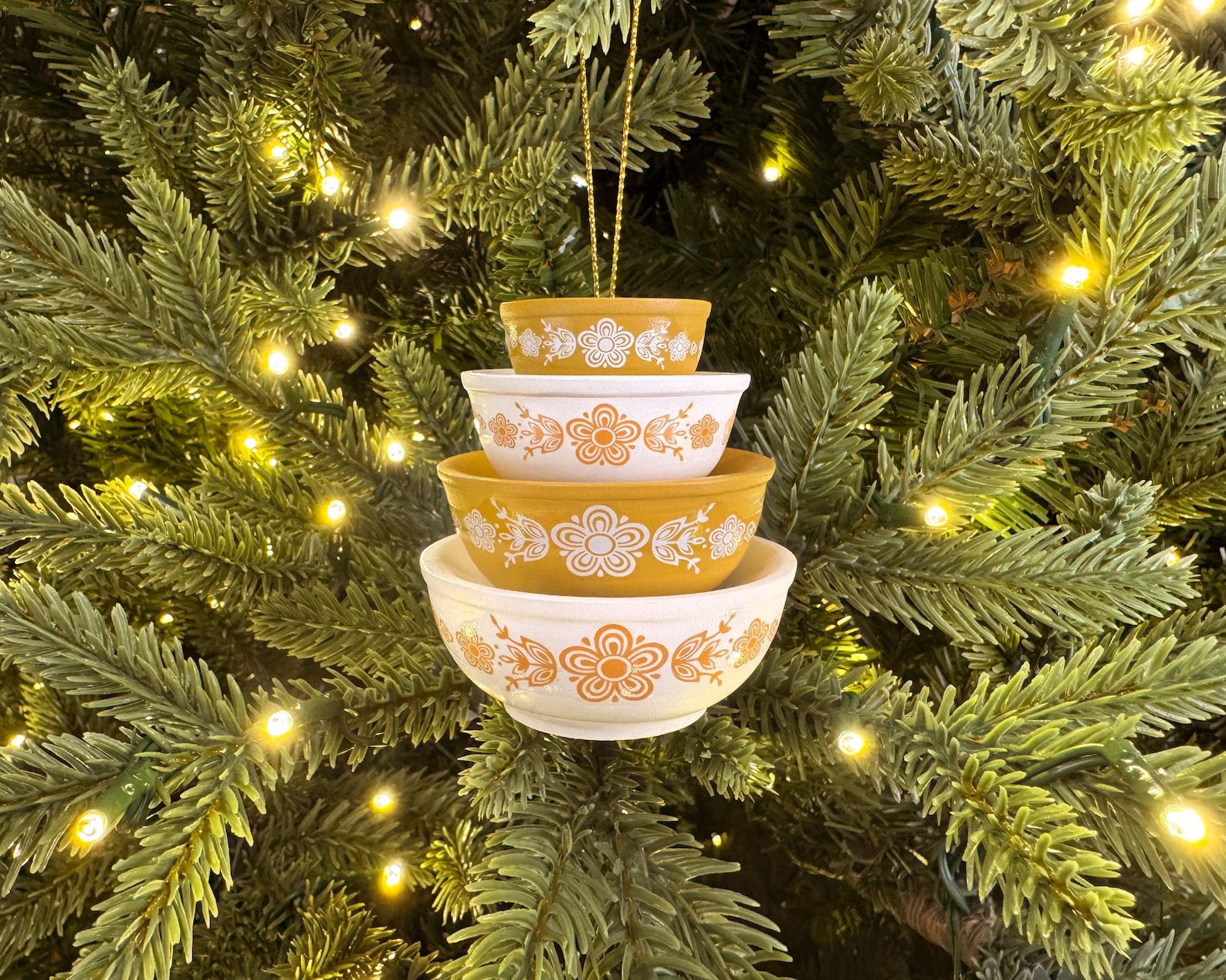 Pyrex-Inspired Miniature Bowl Stack Ornament: Retro Kitchen Christmas Decor - Butterfly Gold