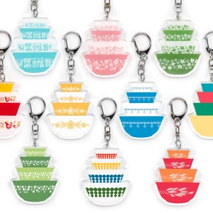 Pyrex-Inspired Mixing Bowl Keychain – Retro Vintage Kitchen Acrylic Keyring – Double-Sided Collector Gift – Multiple Designs