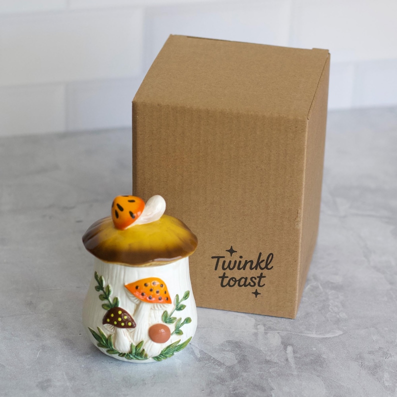 Mini Merry Mushrooms Hand-Painted Trinket Box | 70s Sears Mushroom Canister Replica | Cottagecore Ring Dish | Vintage Kitchen Collector Gift imagen 9