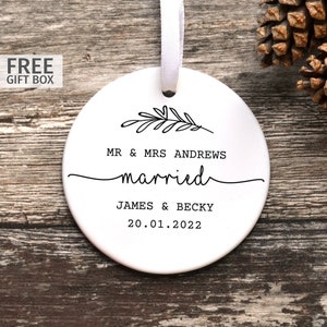 Personalised Wedding Gift, Gift for the Couple, Married Ornament, Gifts for Newly Weds, Wedding Gift for Bride and Groom, Mr & Mrs Keepsake