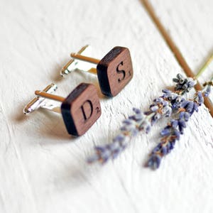 Gemelos con letras de Scrabble, regalo para él, gemelos personalizados, regalo de fichas de Scrabble, gemelos de madera, regalo de cumpleaños para papá