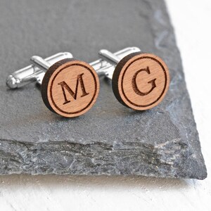 Gemelos con letras, gemelos con iniciales, gemelos con monograma, gemelos de madera, gemelos personalizados, gemelos de boda, gemelos para padrinos de boda