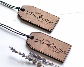 Pair of Wooden Luggage Tags - Honeymoon Luggage Tags - Custom Mr & Mrs Tags Wedding Gifts - 5th Anniversary Gift - Personalised Luggage Tag