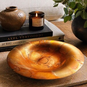 Bol de cristal artístico Peg Miller – Centro de mesa iridiscente hecho a mano – Cristal de estudio firmado – Decoración orgánica moderna – Detalle decorativo de lujo para el hogar