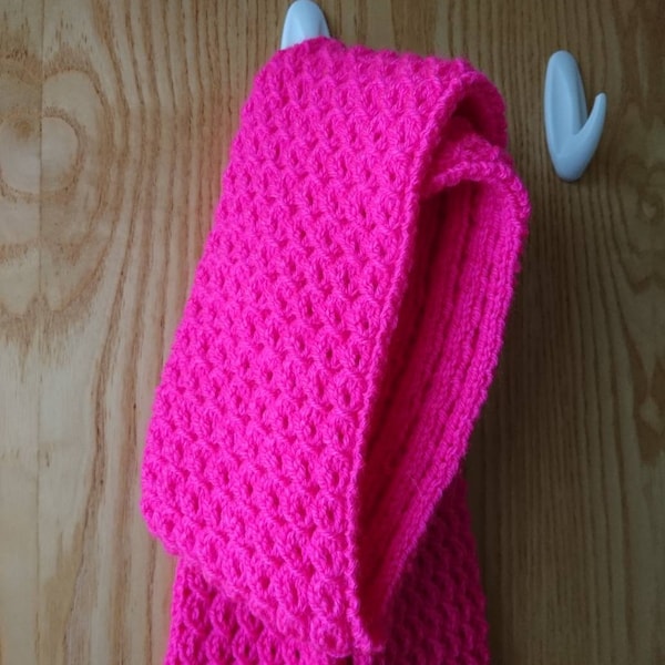 Sciarpa rosa per bambino lavorata a mano