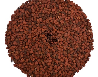 Peut inclure: Gros plan sur un tas de grains rouges séchés, appelés grains de paradis, utilisés comme épice en cuisine.