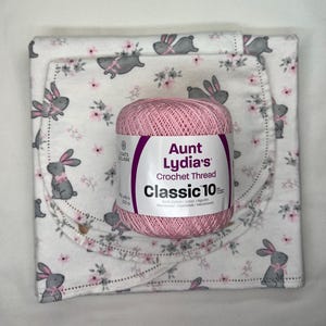 Bunny rabbit bird hemstitch flannel baby blanket and burp cloth, double sided, 36x40. Perfect swaddle. kits avail. Bild 4