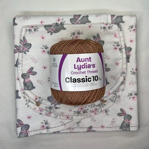 Bunny rabbit bird hemstitch flannel baby blanket and burp cloth, double sided, 36x40. Perfect swaddle. kits avail. Bild 7