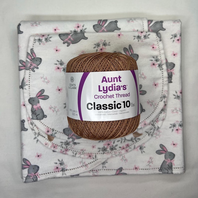 Bunny rabbit bird hemstitch flannel baby blanket and burp cloth, double sided, 36x40. Perfect swaddle. kits avail. Bild 7