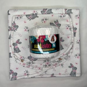 Bunny rabbit bird hemstitch flannel baby blanket and burp cloth, double sided, 36x40. Perfect swaddle. kits avail. Bild 6