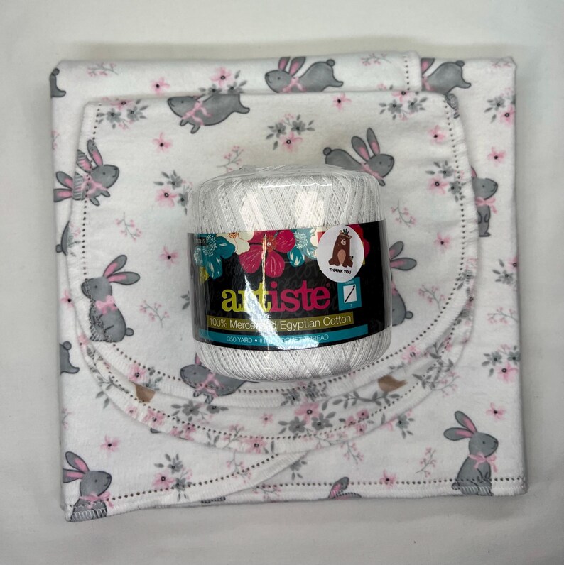 Bunny rabbit bird hemstitch flannel baby blanket and burp cloth, double sided, 36x40. Perfect swaddle. kits avail. Bild 6