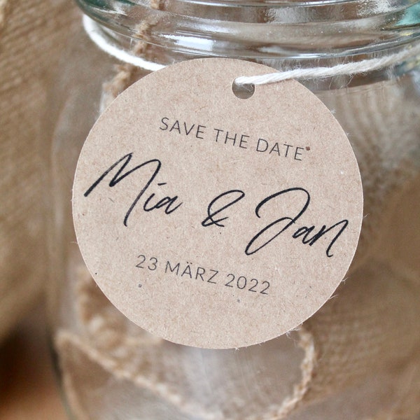 10 Individuelle Save The Date Anhänger aus Kraftpapier Rund | für Gastgeschenke und Hochzeitsdekoration | Hochzeit | Papeterie
