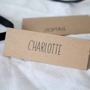 Individuelle Platzkarten aus Kraftpapier | Hand Lettering | Tischkarten | Hochzeit | Papeterie | Tischdeko | Kalligraphie | Namenskarten