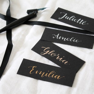 Individual place cards made of kraft paper | Name tags | Place cards | Wedding | Stationery | Table decoration | Calligraphy | Hand lettering