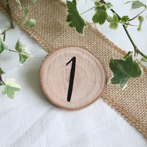 Numéro de table composé d'un disque de branche