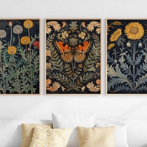 Set da parete della galleria di 3 fiori e farfalle scuri, set di stampe botaniche, fiori notturni, decorazioni da strega, erbe e piante su sfondo nero