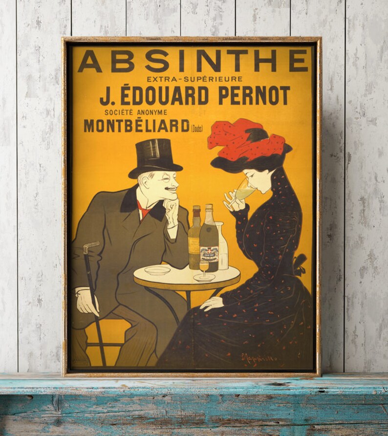 Puede incluir: P&oacute;ster vintage que anuncia Absinthe Extra-Sup&eacute;rieure J. &Eacute;douard Pernod, una empresa francesa de licores. El p&oacute;ster presenta a un hombre y una mujer sentados a una mesa con botellas de absenta. El p&oacute;ster est&aacute; sobre un fondo amarillo con el nombre y el logotipo de la empresa en negro.