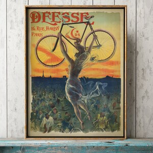 Puede incluir: P&oacute;ster vintage que anuncia la marca de bicicletas D'Fesse. El p&oacute;ster presenta a una mujer sosteniendo una bicicleta por encima de su cabeza, con la Torre Eiffel en el fondo. El texto del p&oacute;ster dice "D'Fesse 16, Rue Haievy Paris".