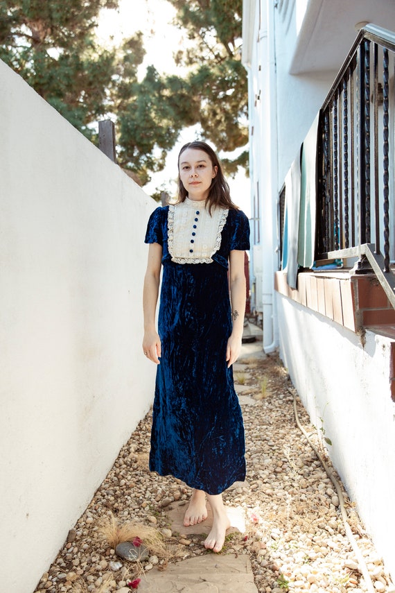 Victorian Blue Velvet Vintage Dress - image 2