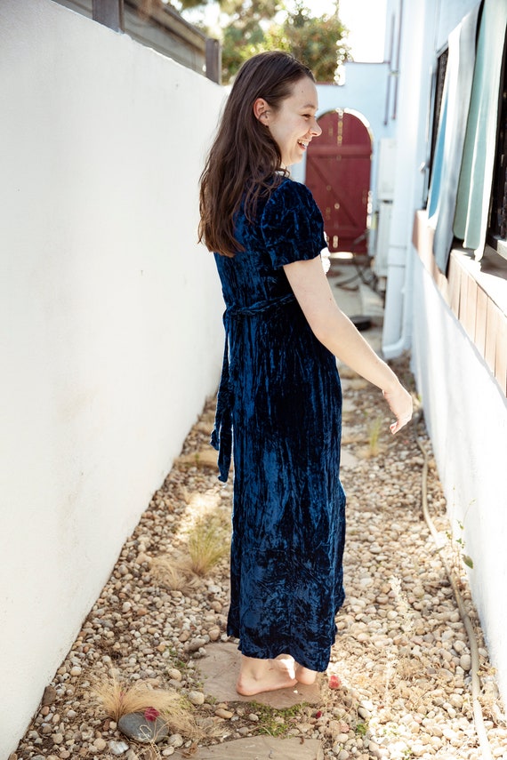 Victorian Blue Velvet Vintage Dress - image 4