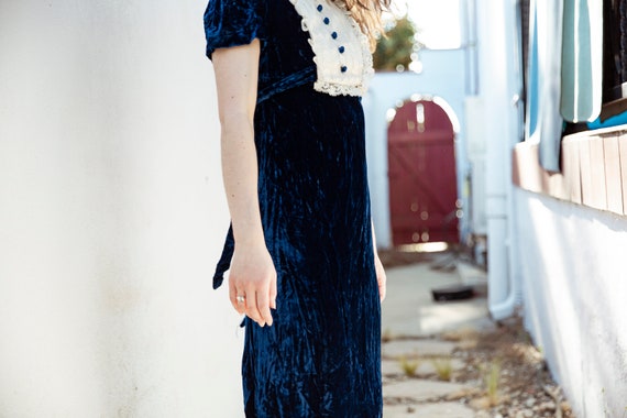Victorian Blue Velvet Vintage Dress - image 3