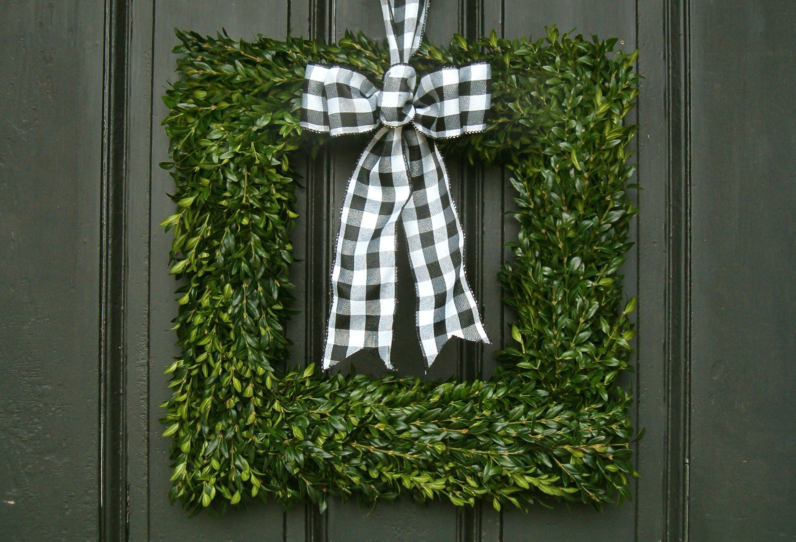Wreath Boxwood Square 18