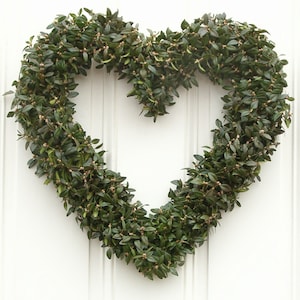 Boxwood Wreath, Fresh Boxwood Heart Wreath, Valentine&#39;s Day, Heart Shaped Wreath, Front Door Wreath, Wedding Decor, Christmas Wreath