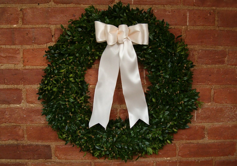 Christmas Wreath, Boxwood Wreath, 12, Fresh Boxwood Wreath, Live Holiday Wreaths, Front Door Wreath, Natural Wedding Decor, Real Boxwood Ivory Satin