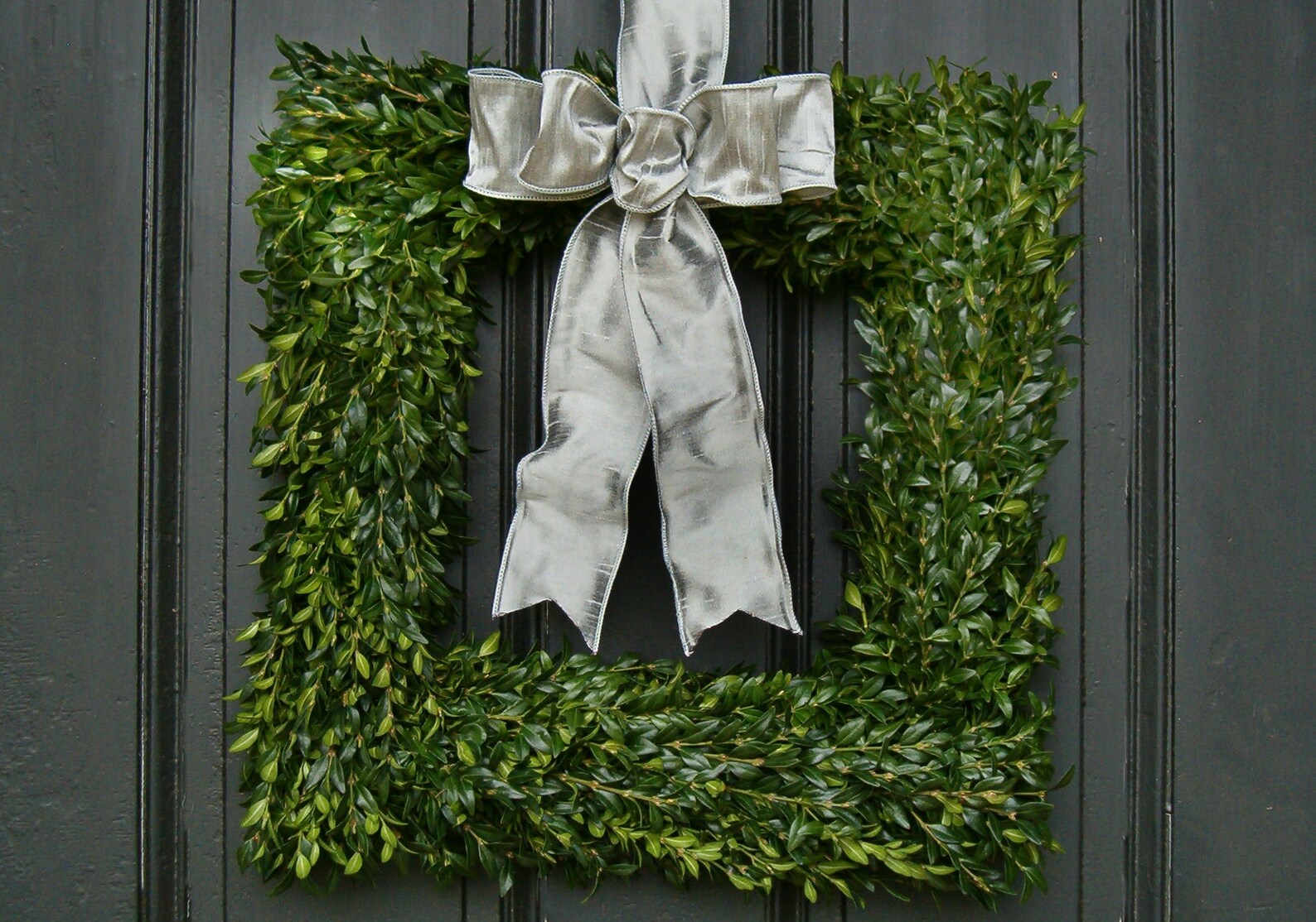 Wreath Boxwood Round 18