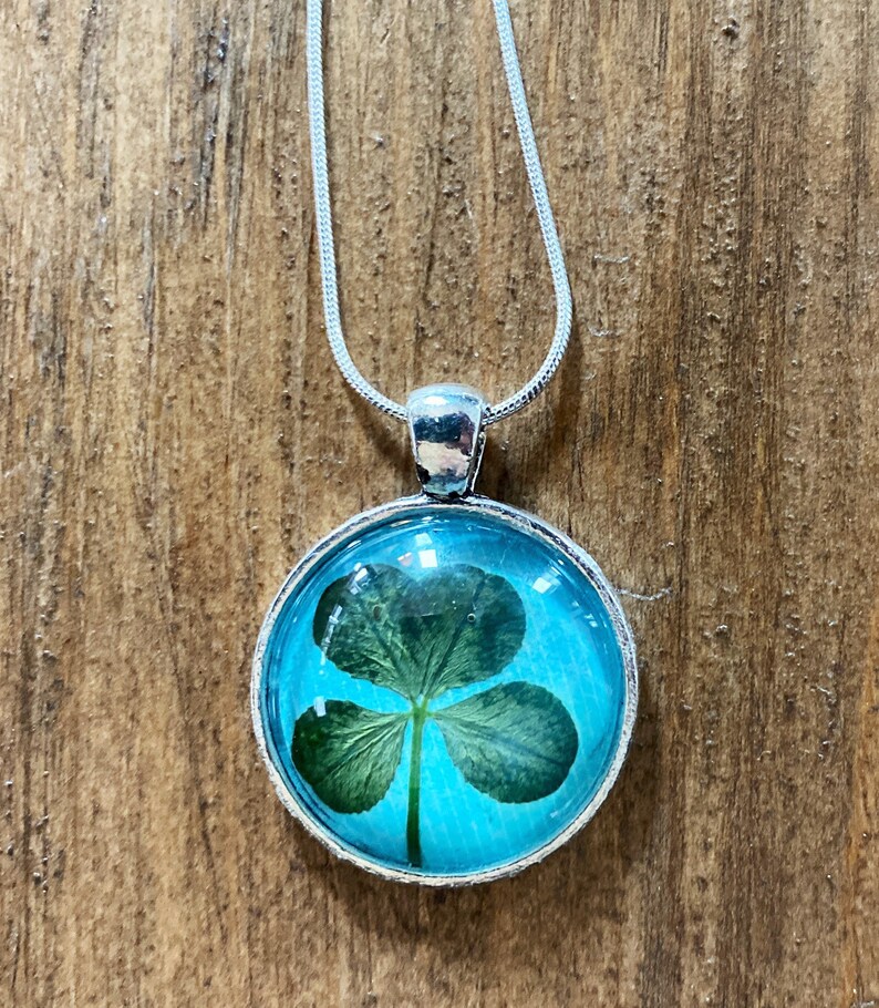 Genuine four-leaf clover necklace blue image 3